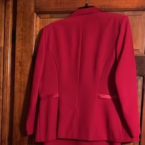 Bahria, size 12, evening, wedding, wine fall color, satin buttons & lapels.